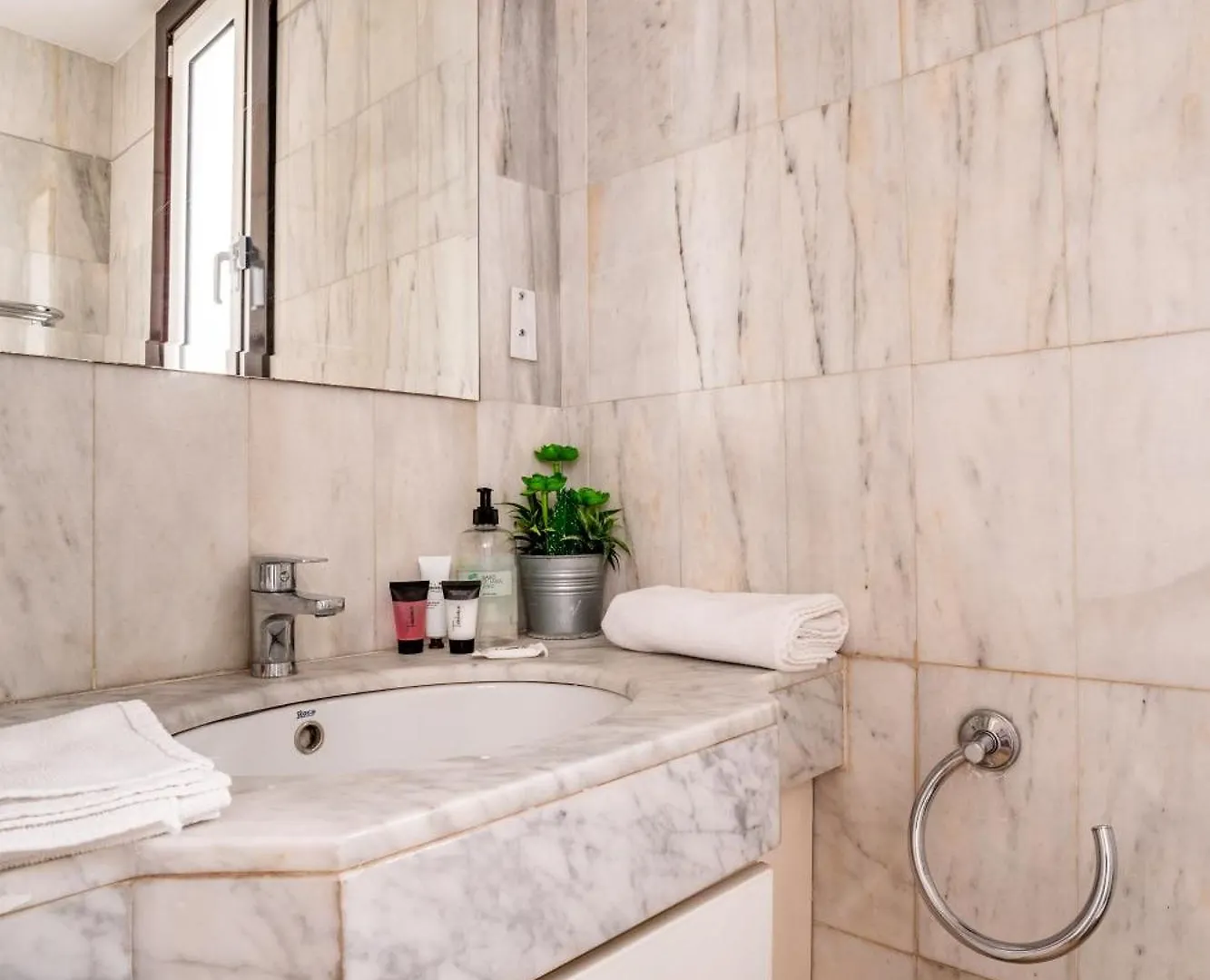 Huge And Modern 4 Bedroom Apartment Next To Paseo De Gracia Barcelona