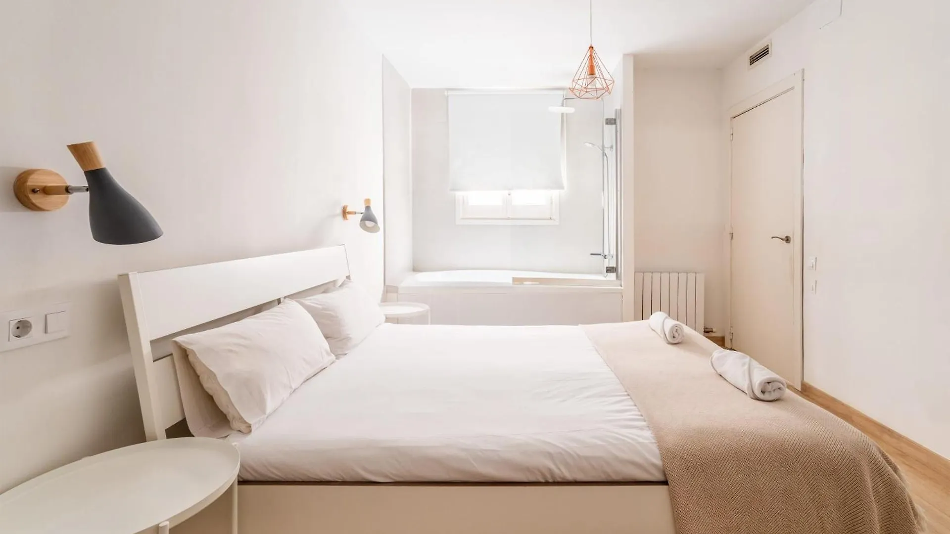 Huge And Modern 4 Bedroom Apartment Next To Paseo De Gracia Barcelona 0*,  Spain