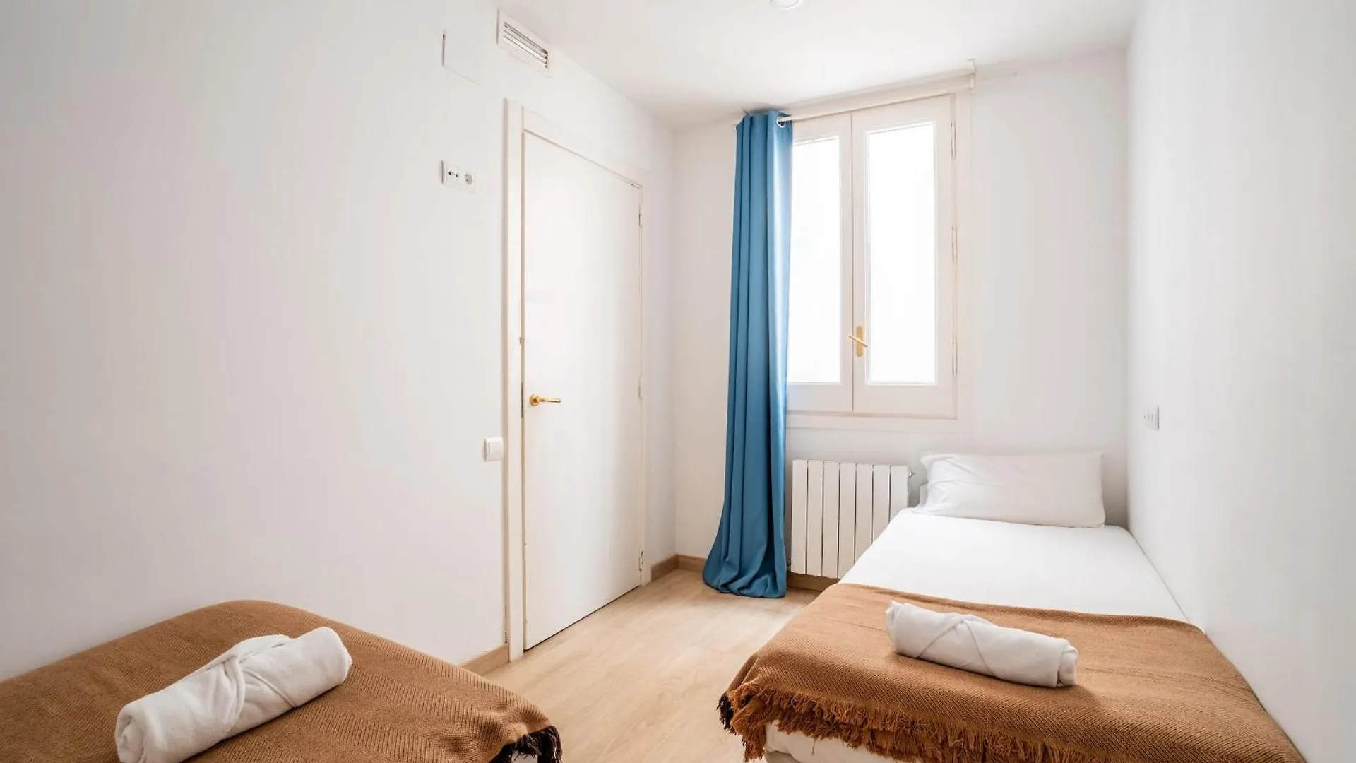 Huge And Modern 4 Bedroom Apartment Next To Paseo De Gracia Barcelona