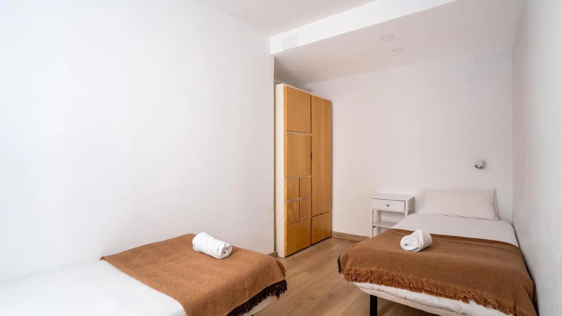 Huge And Modern 4 Bedroom Apartment Next To Paseo De Gracia Barcelona