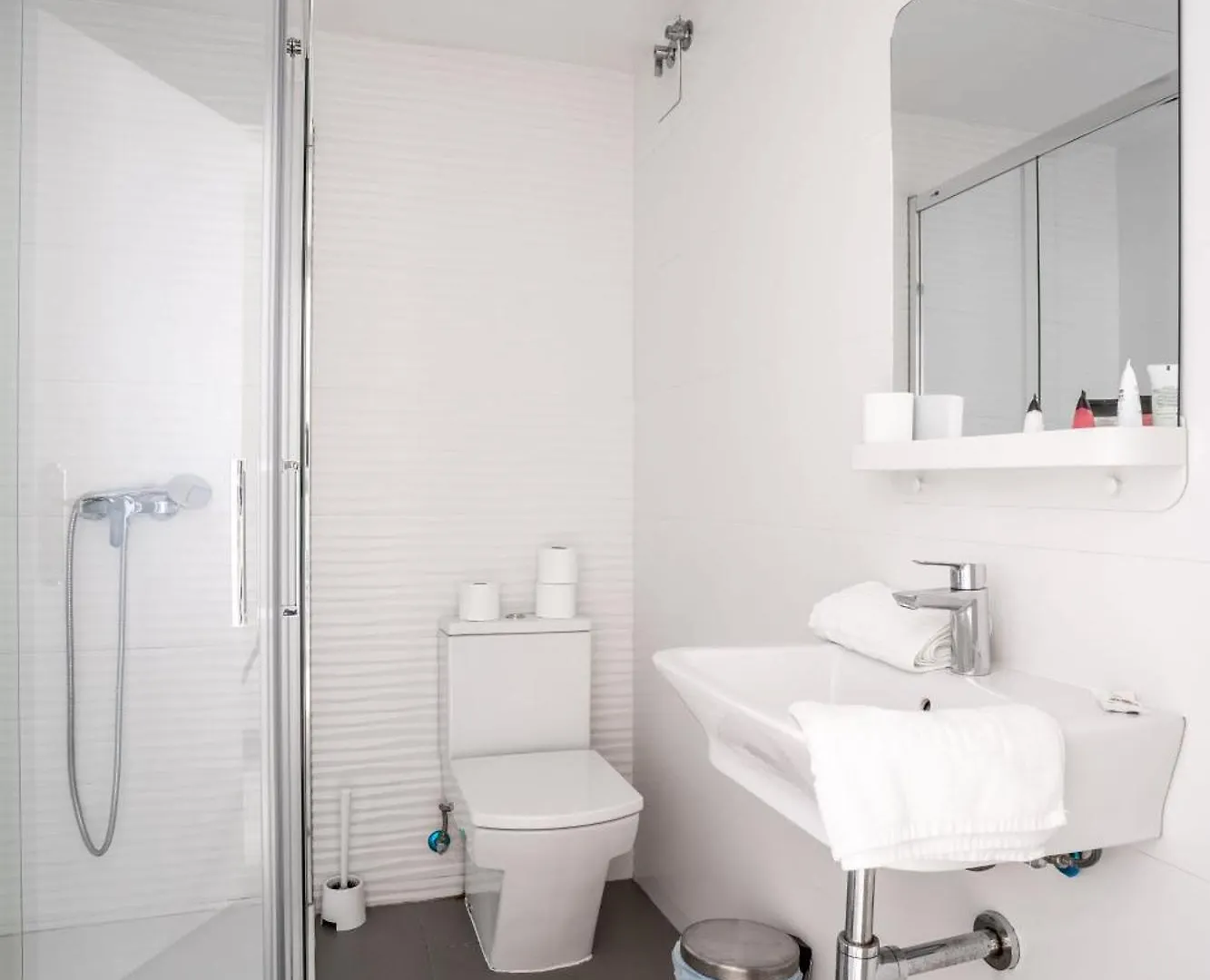Huge And Modern 4 Bedroom Apartment Next To Paseo De Gracia Barcelona