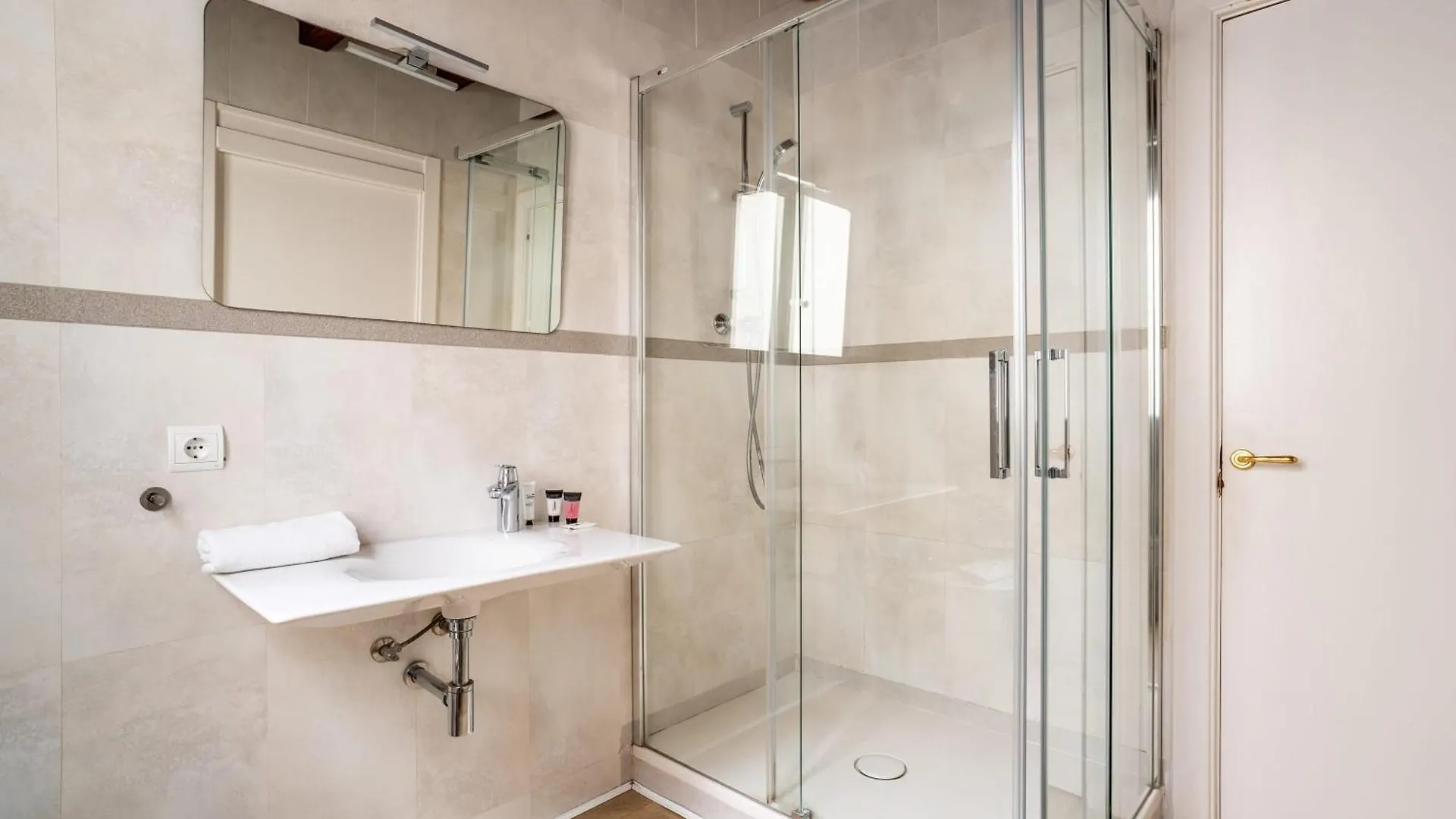 Huge And Modern 4 Bedroom Apartment Next To Paseo De Gracia Barcelona Spain