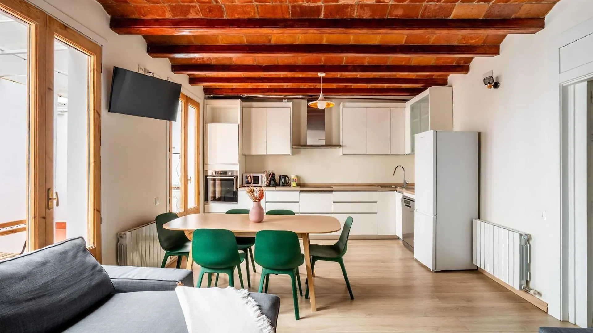 Huge And Modern 4 Bedroom Apartment Next To Paseo De Gracia Barcelona